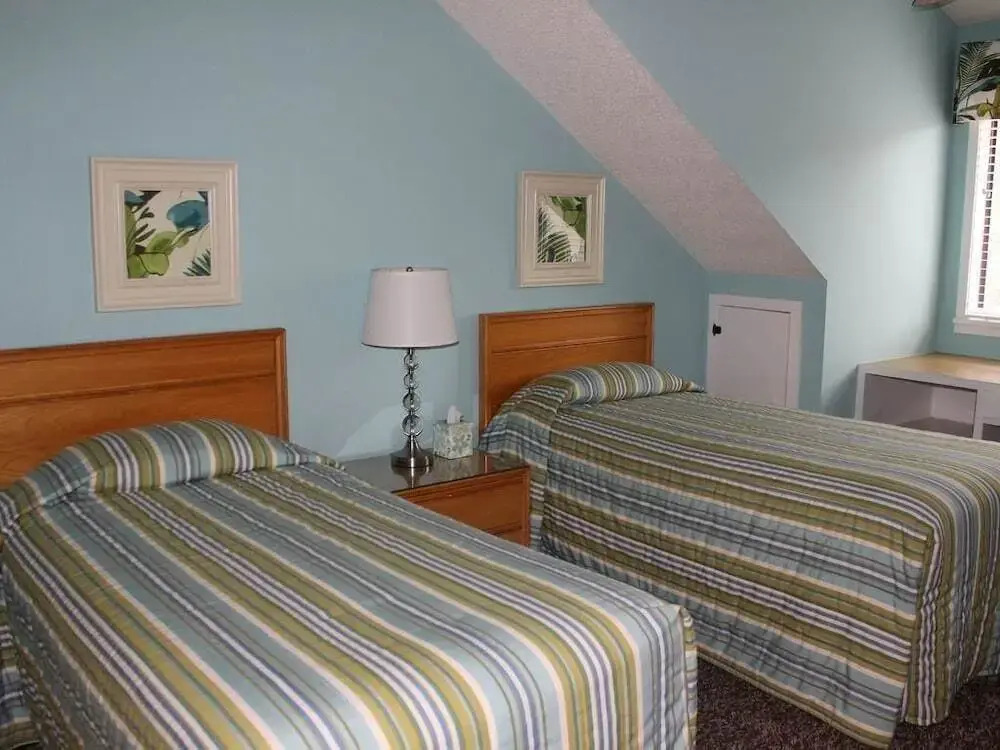 Richmond Park Three-bedroom Apartment 11-D