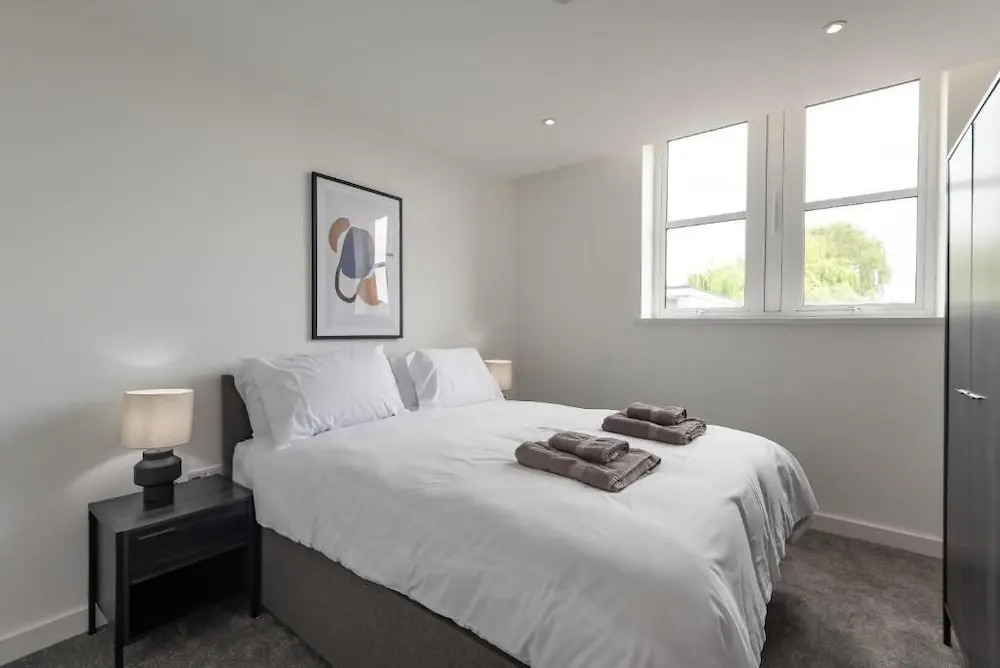 Thornhill House by Guestz