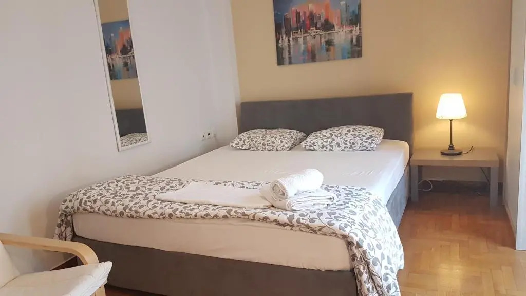 Petrol Apartment- Athens Center, 4 BD, 1 BATH