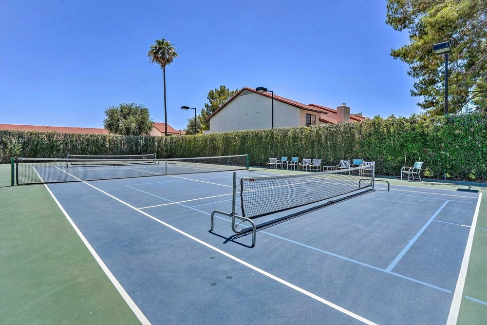 Quiet Condo w/ Pool Access, Near Arizona Boardwalk