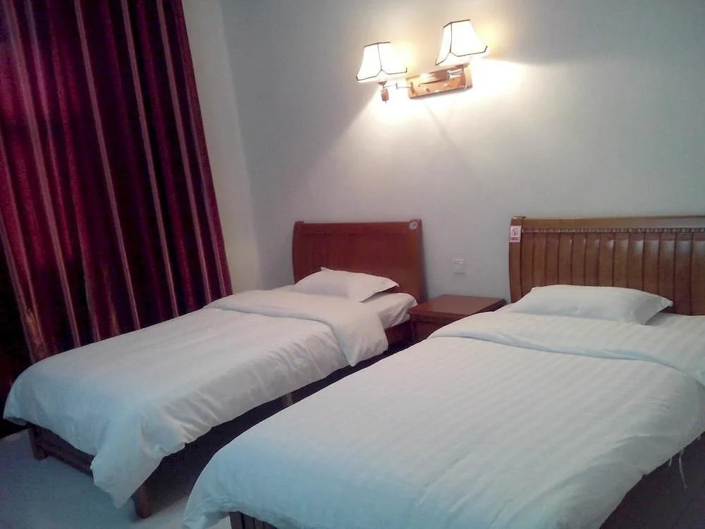 Longmen Hengtong Motel