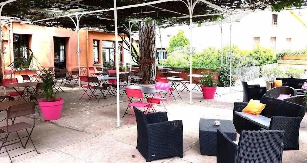 Logis Hotel-restaurant Les Glycines
