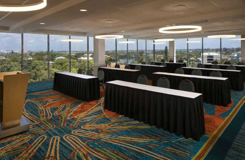 Cirque St Armands Beachside