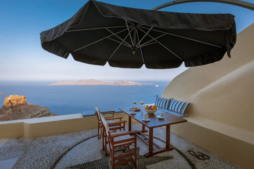 Santorini Roses Suites