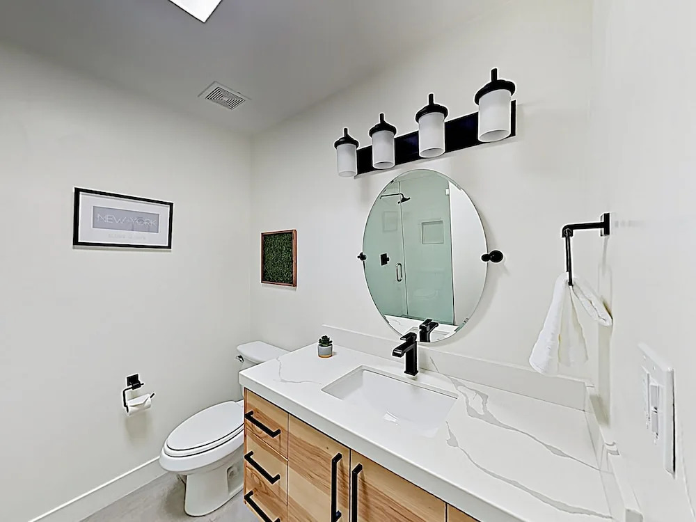 4917 Scottsdale - 2 Br Condo