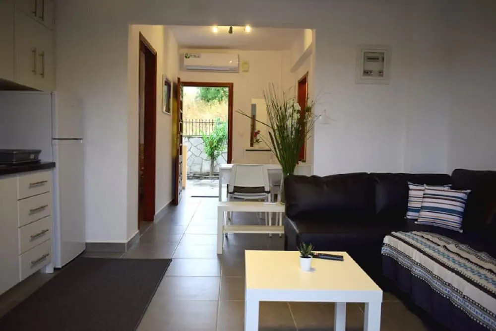 Apt - Sleeps 4 - Pets Ok - Parking - Balcony