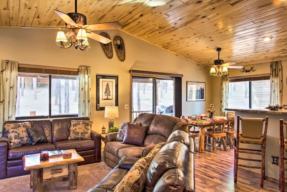 3 Mi to Fool Hollow Lake: Romantic Show Low Cabin
