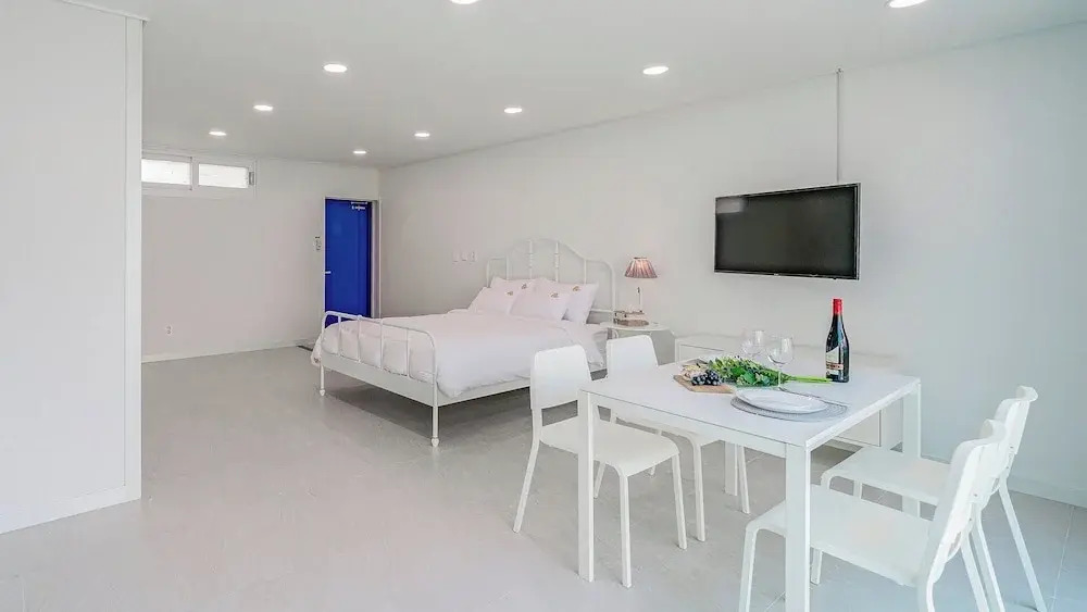Uni’s Ocean Pool Villa