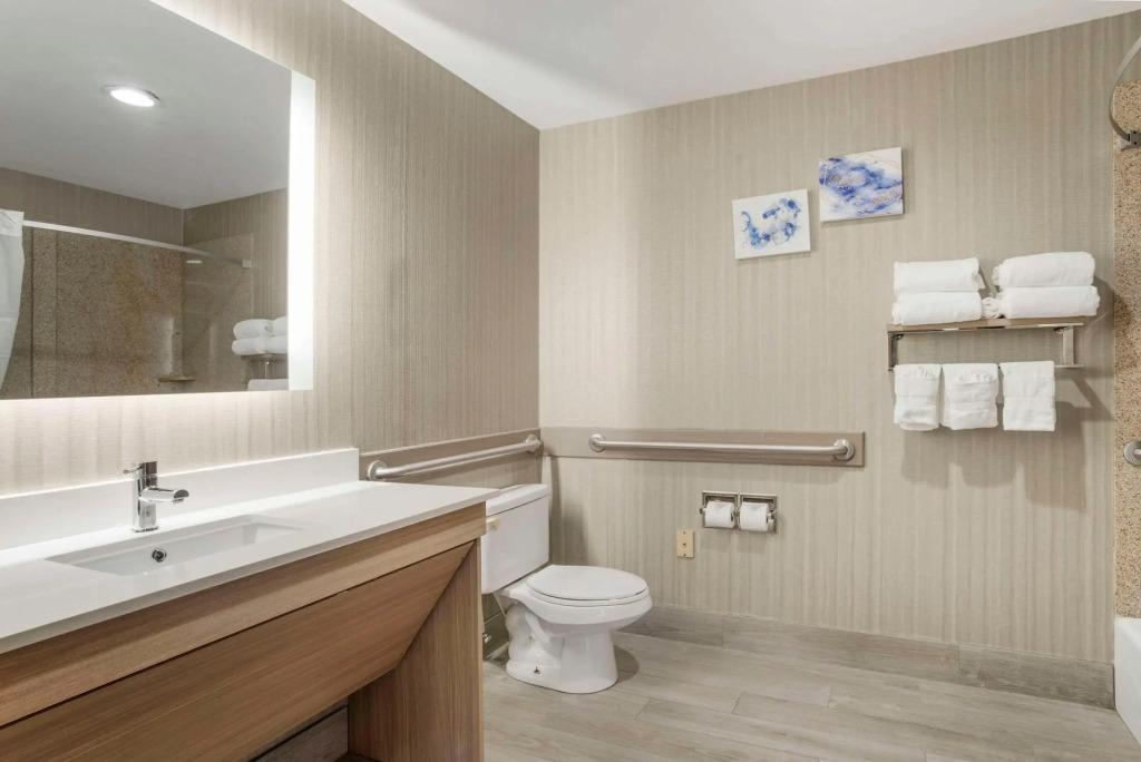 Comfort Suites At WestGate Mall