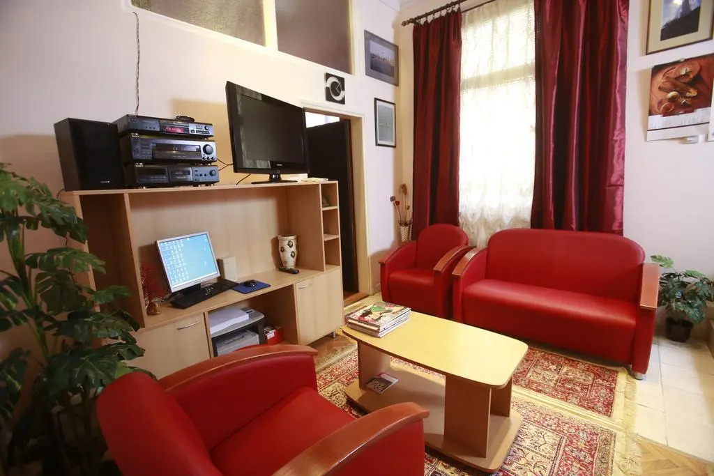 Apartment Red Rose