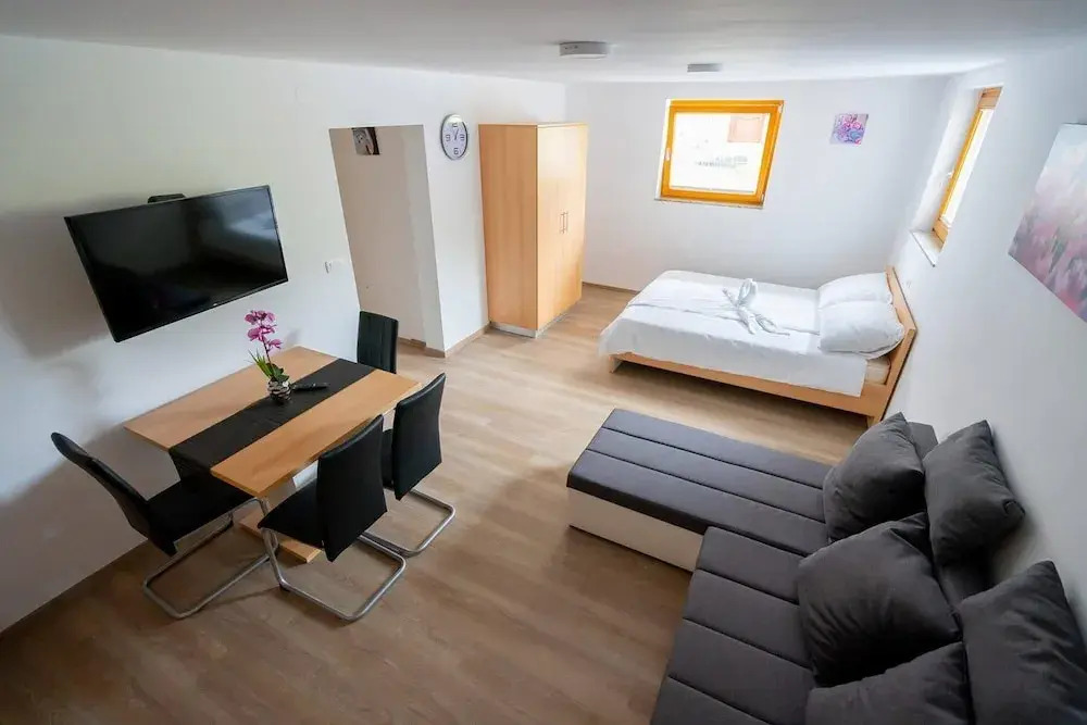 PJ Apartments & Wellness