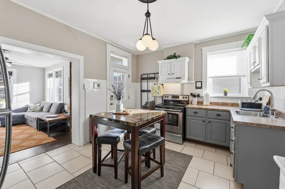 The Chocolate Suite - Walkable And Peaceful 2 Bedroom Home