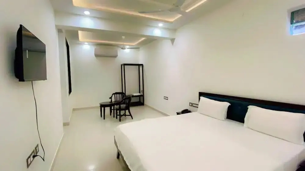 Hotel Giriraj Palace