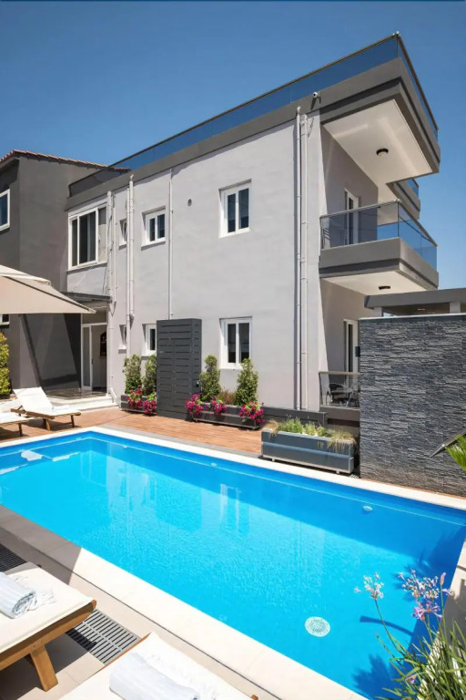 Sun Ray Luxury Apartments
