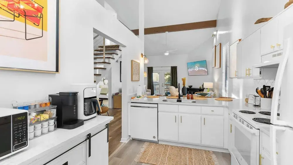 Spacious Family-friendly Retreat Beach Walkable