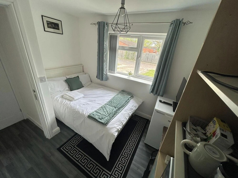 Private Room - Ensuite Bathroom - Free Parking