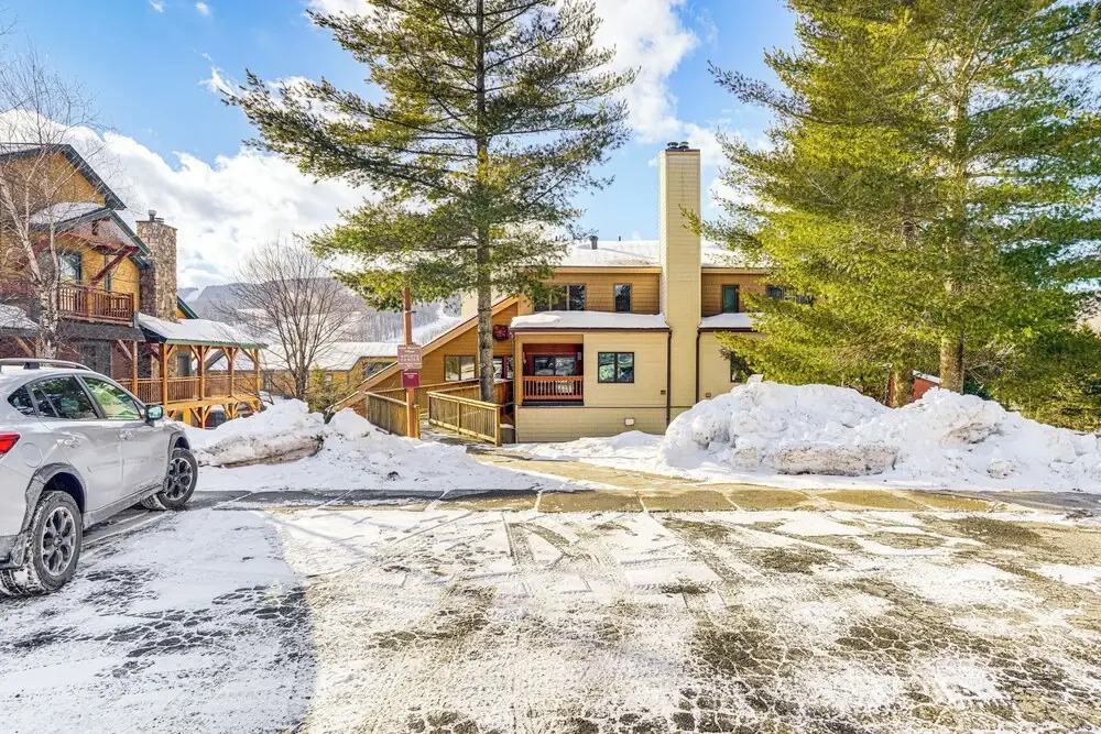 Snow Mountain Condo: Hot Tub + Shuttle to Resort