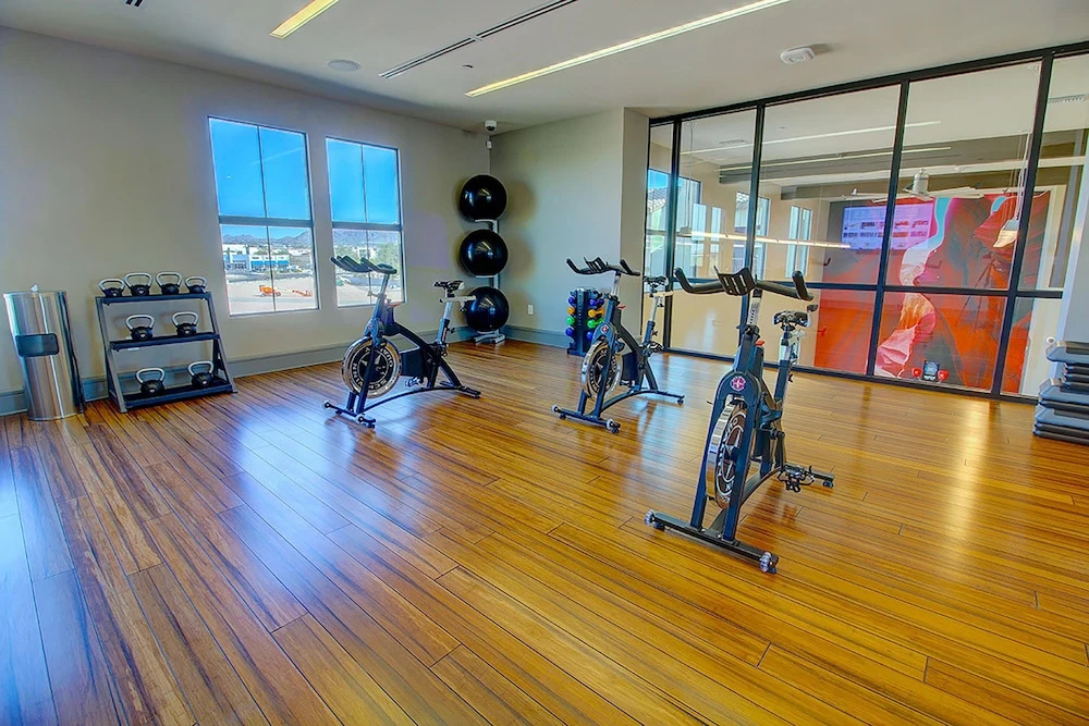 Rooftop Pool, Views, Close to Shops & Dining 1131