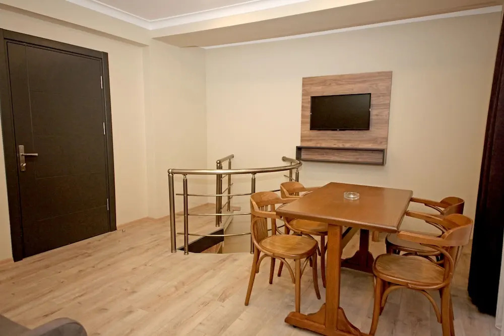 Corner Suite