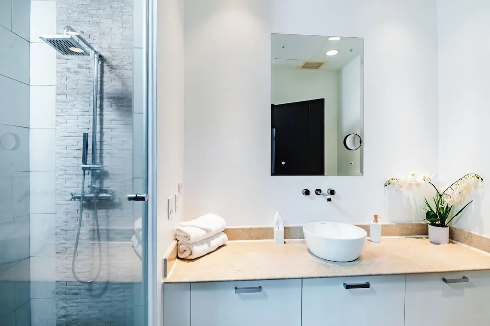 mVillas - Luxury 2Bed 2Bath Condo w Pool
