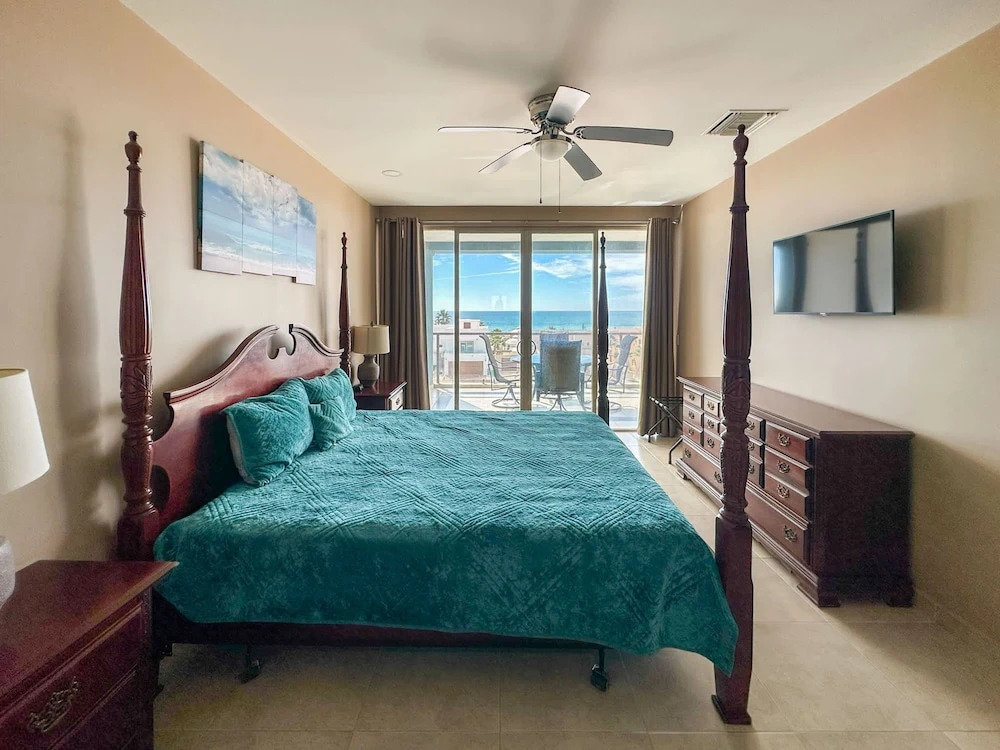 Wake Up Close to the Ocean in This 2BR Condo