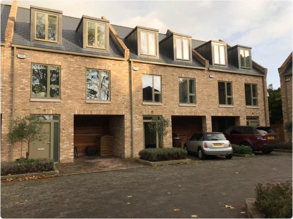 Villa With 3 Bedrooms in Isleworth