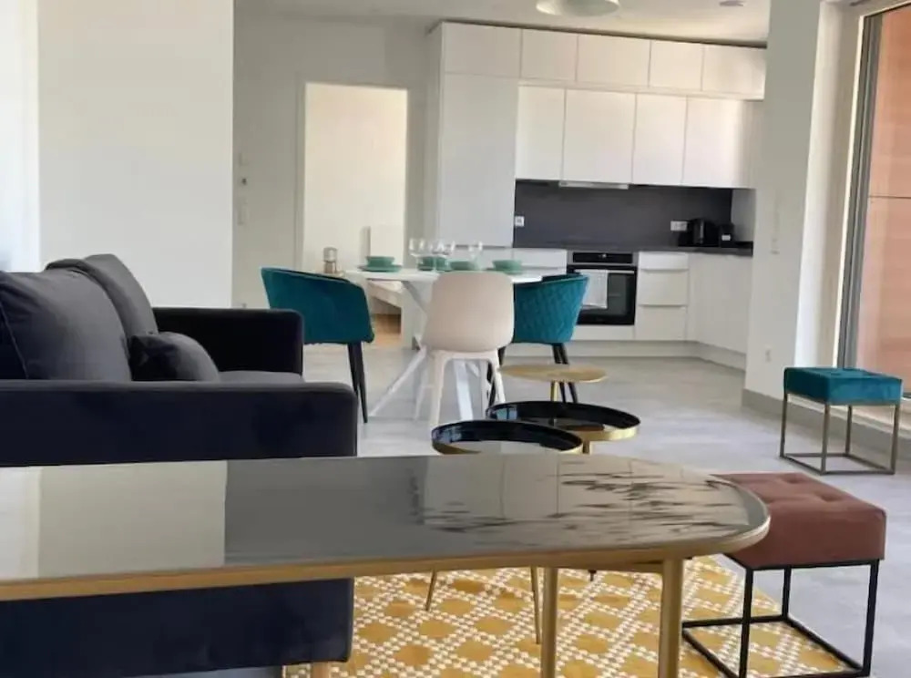 1 bedroom in Center-Terrace & Parking