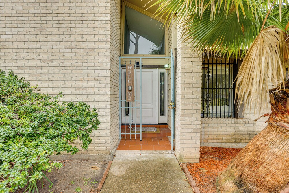 Quick Hwy Access: Family Retreat in Houston