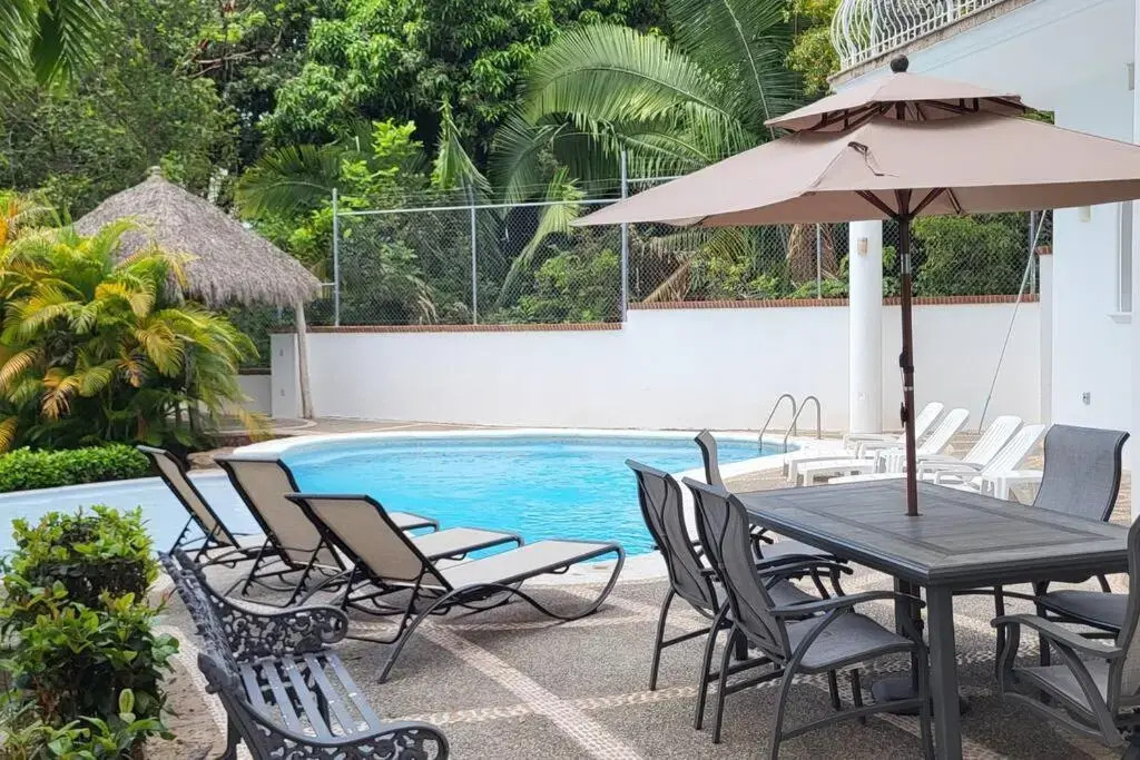 Heated Pool & Chef with Full Staff Included - 30 guest