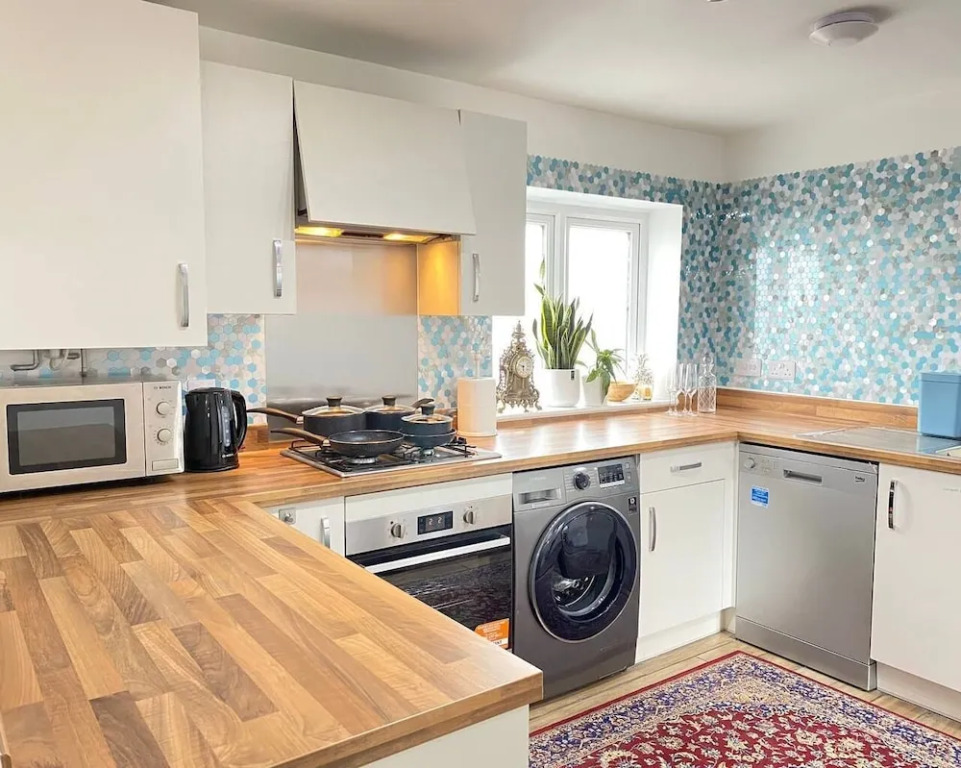 Impeccable 2 Bedroom House in Bicester