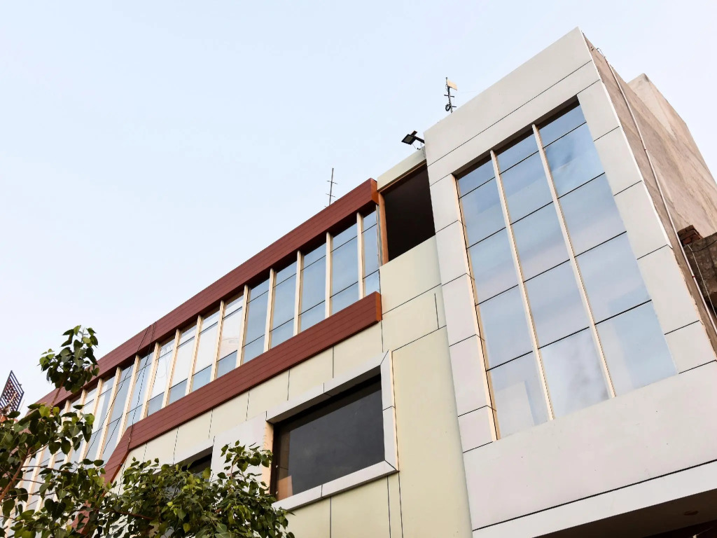Capital O 60496 Hotel Avera