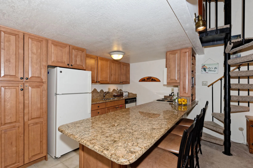 The Crestwood Condominiums