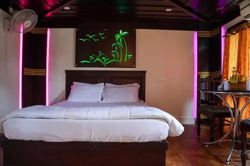 Nova Holidays Houseboat
