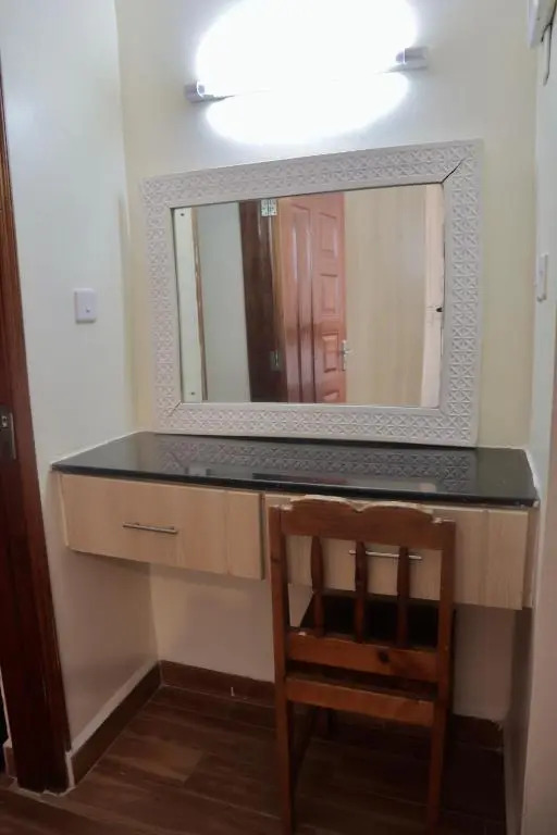 Up-Hill Rosslyn 1 bedroom Apartment