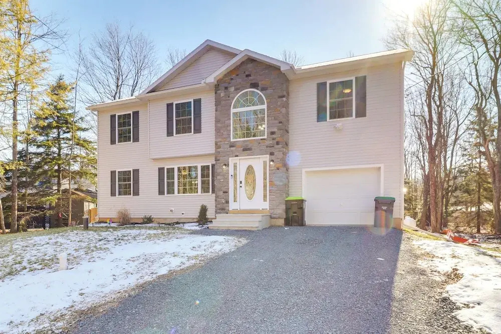 3 Mi to Kalahari: Pocono Summit Home w/ Pool Table