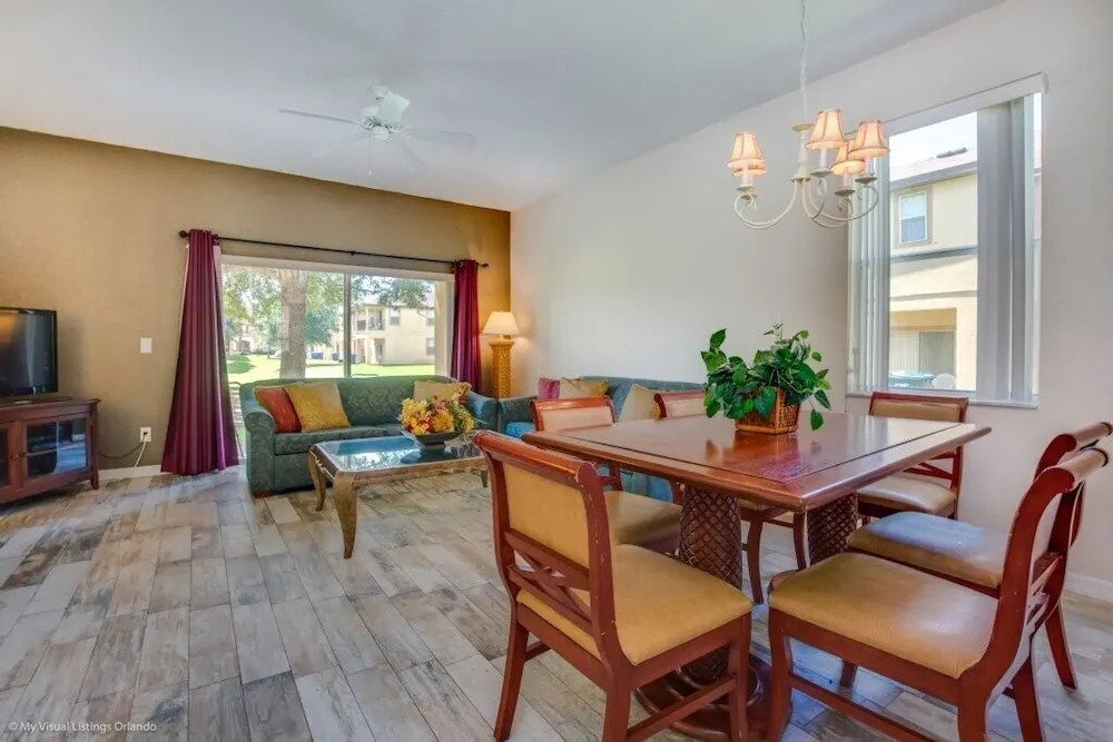 2735calab 4 Bedroom Townhouse