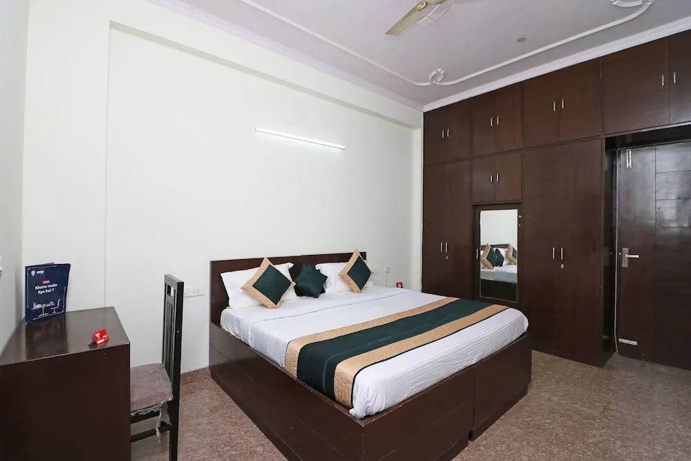 OYO 10172 Dhruv Residency