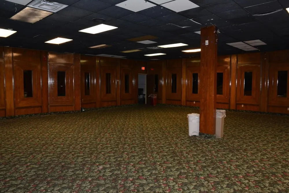 Lincoln Inn Express Hotel and Suites