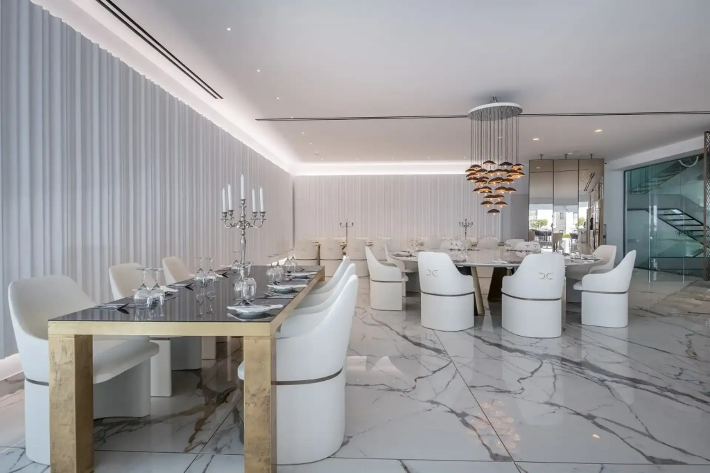 Diamond Deluxe Hotel