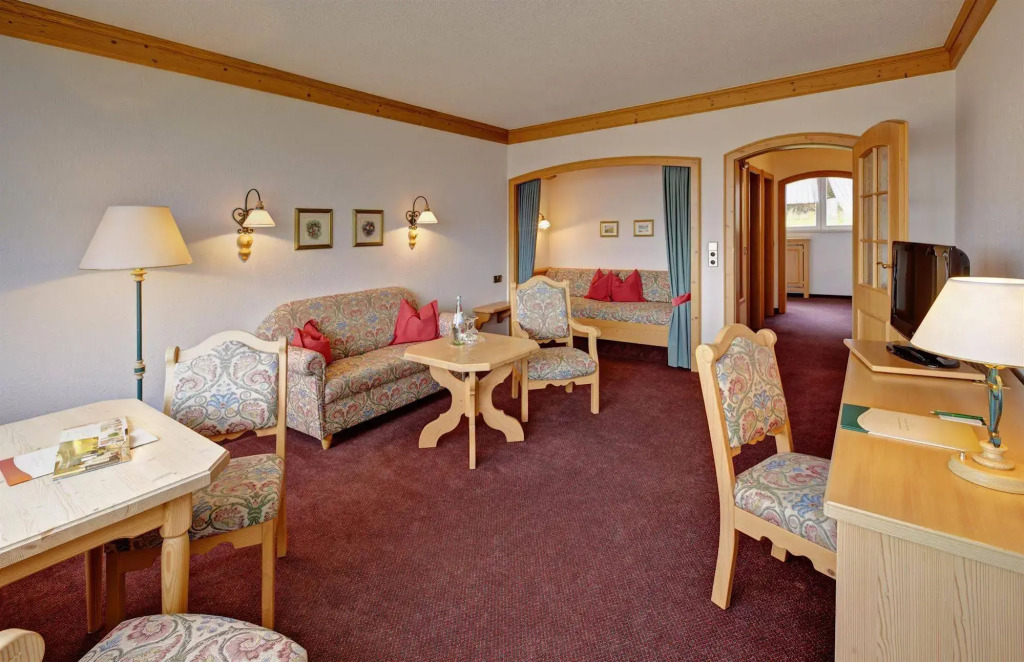 Schwarzwald Wellnesshotel SAIGERHÖH I Spa Golf & Wandern über dem Titisee