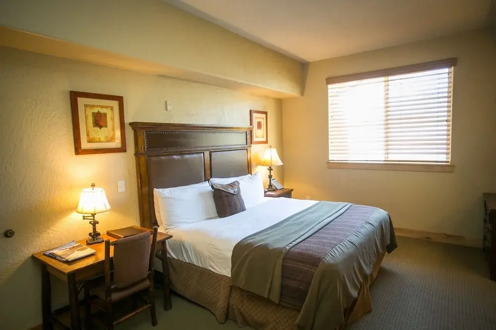 Amazing Mountain Views and Full Kitchen by RedAwning - Save 20% on 7+ Nights!