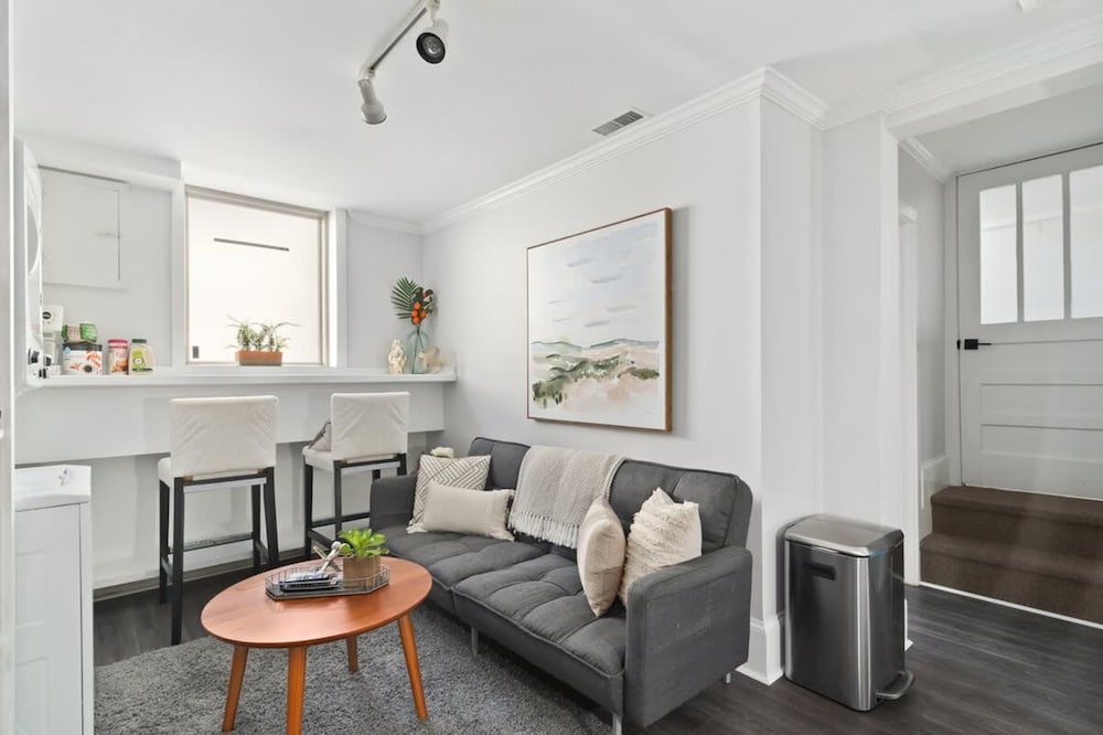 Modern 1BR w Workspace Walk to Shops Parks