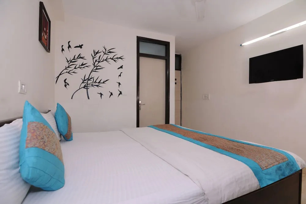 OYO 2041 Hotel Silver Land