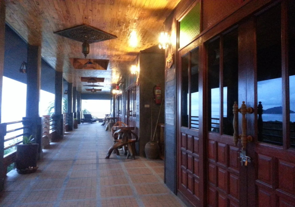 Sea Rock Resort