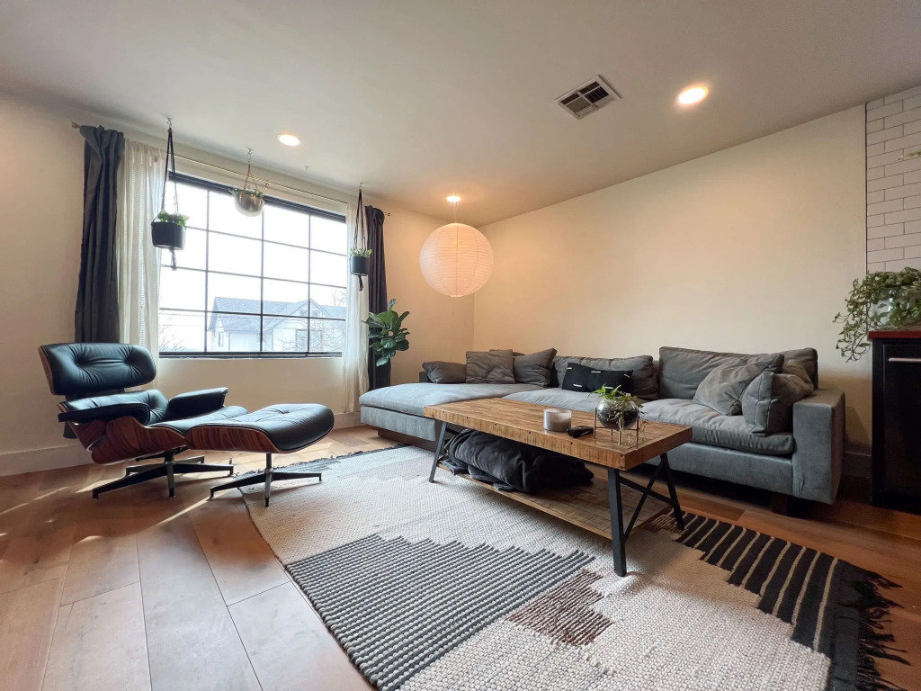 East Austin Bungalow With Music Studio Firepit