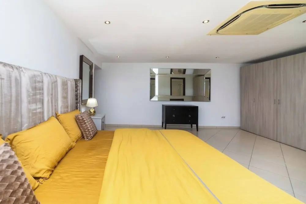 Modern 3BDR Apt at Villaggio - Rooftop Pool Skybar