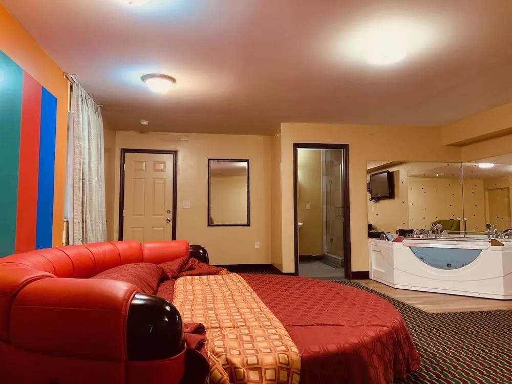Motor City Inn & Suites