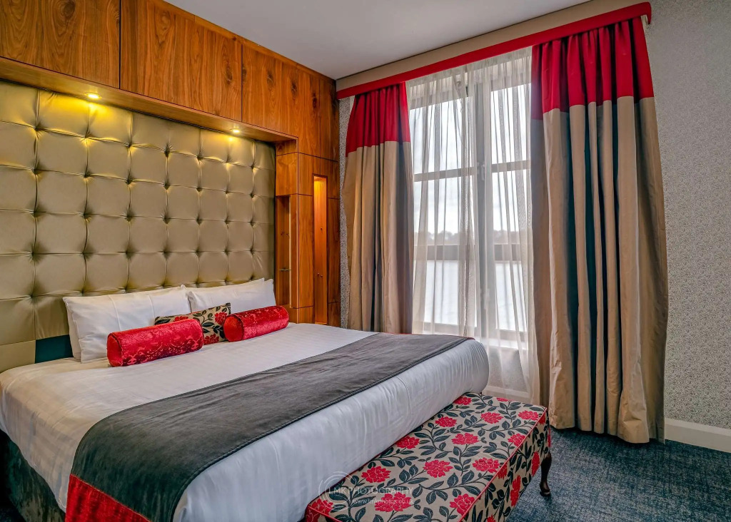 City Hotel