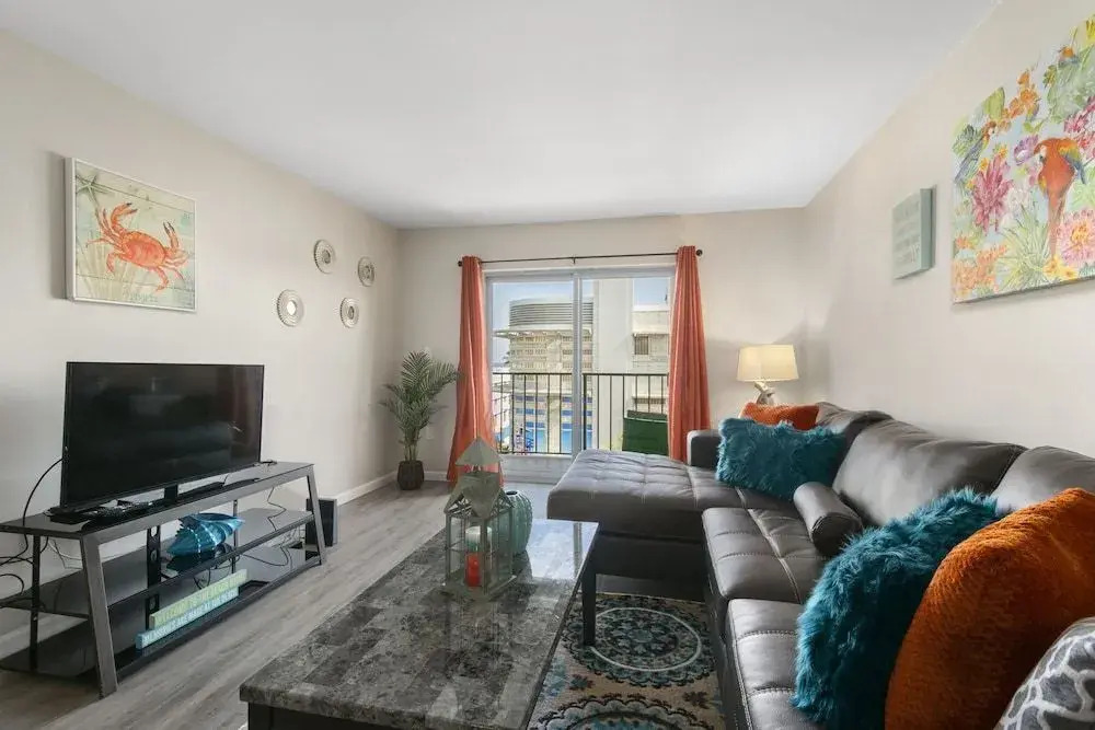 2 Bedroom 2Bath Deluxe Apt with Patio