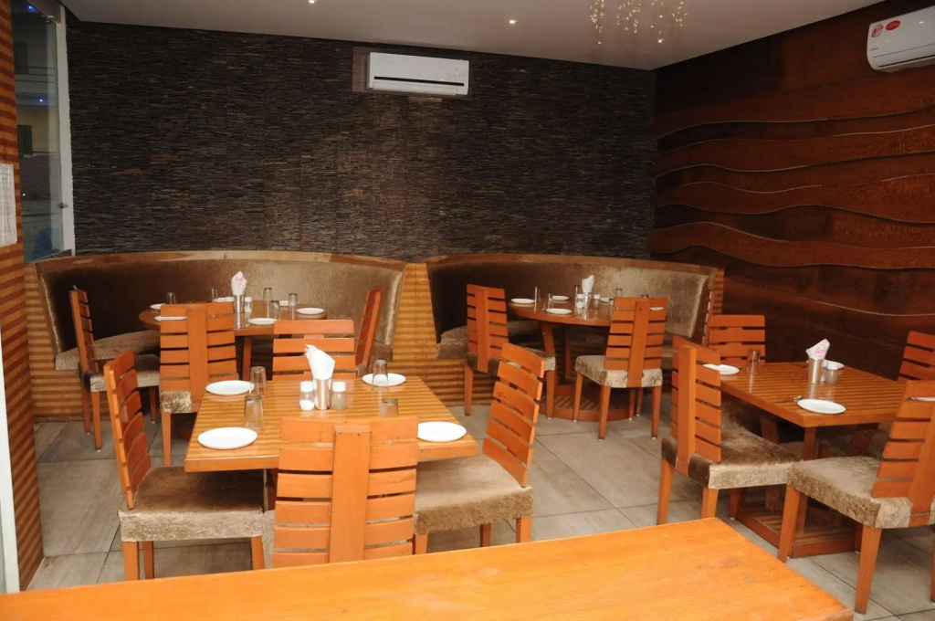 Hotel Apaar with Sea Face Garden Restaurant
